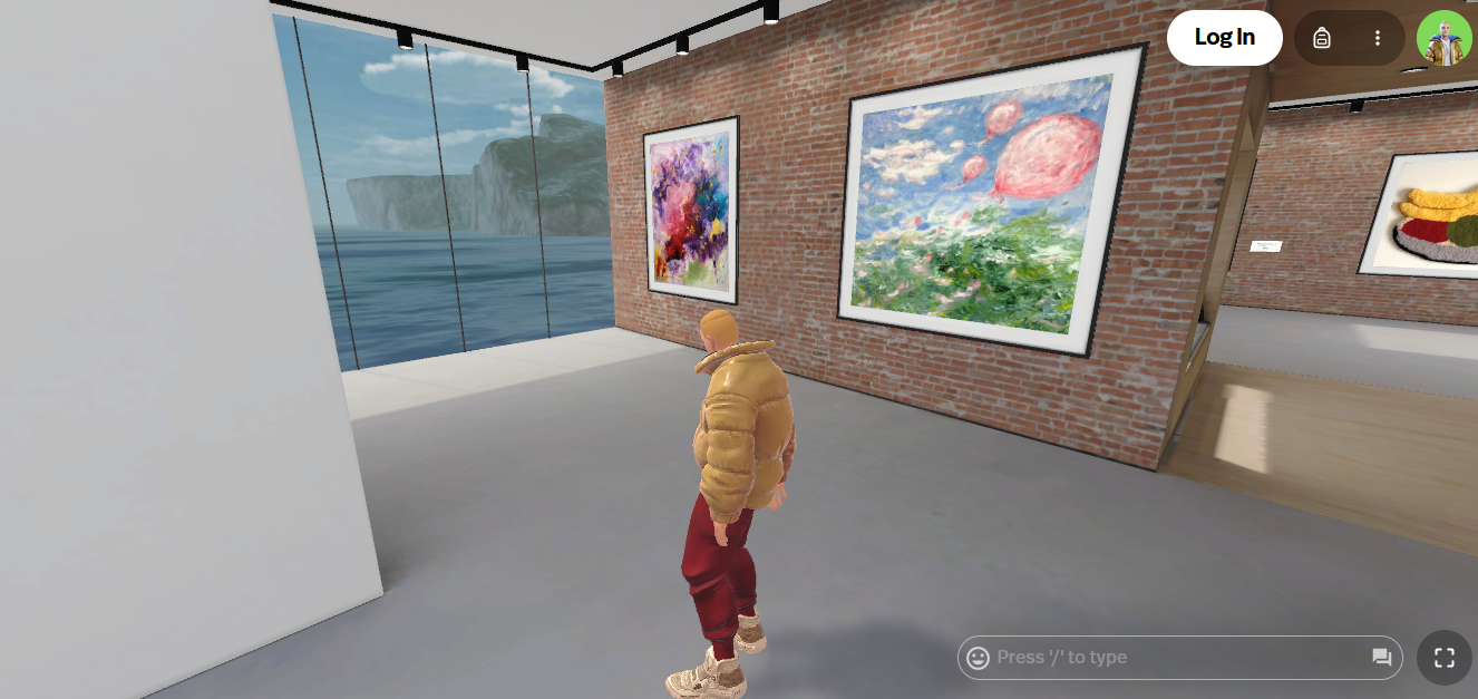 Ritva Purasen virtuaalinen taidenäyttely, jossa virtuaalihahmo katsoo kahta seinällä olevaa maalausta